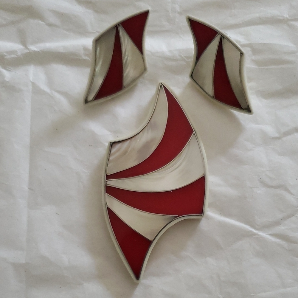 Elegant Red and Mother of Pearl Brooch Set